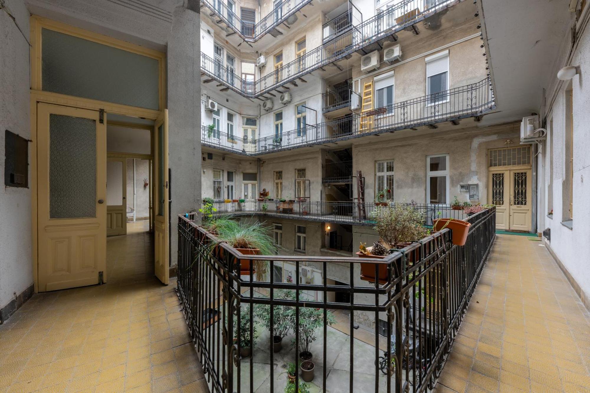 A Quiet Studio In The Heart Of The City Budapest Extérieur photo