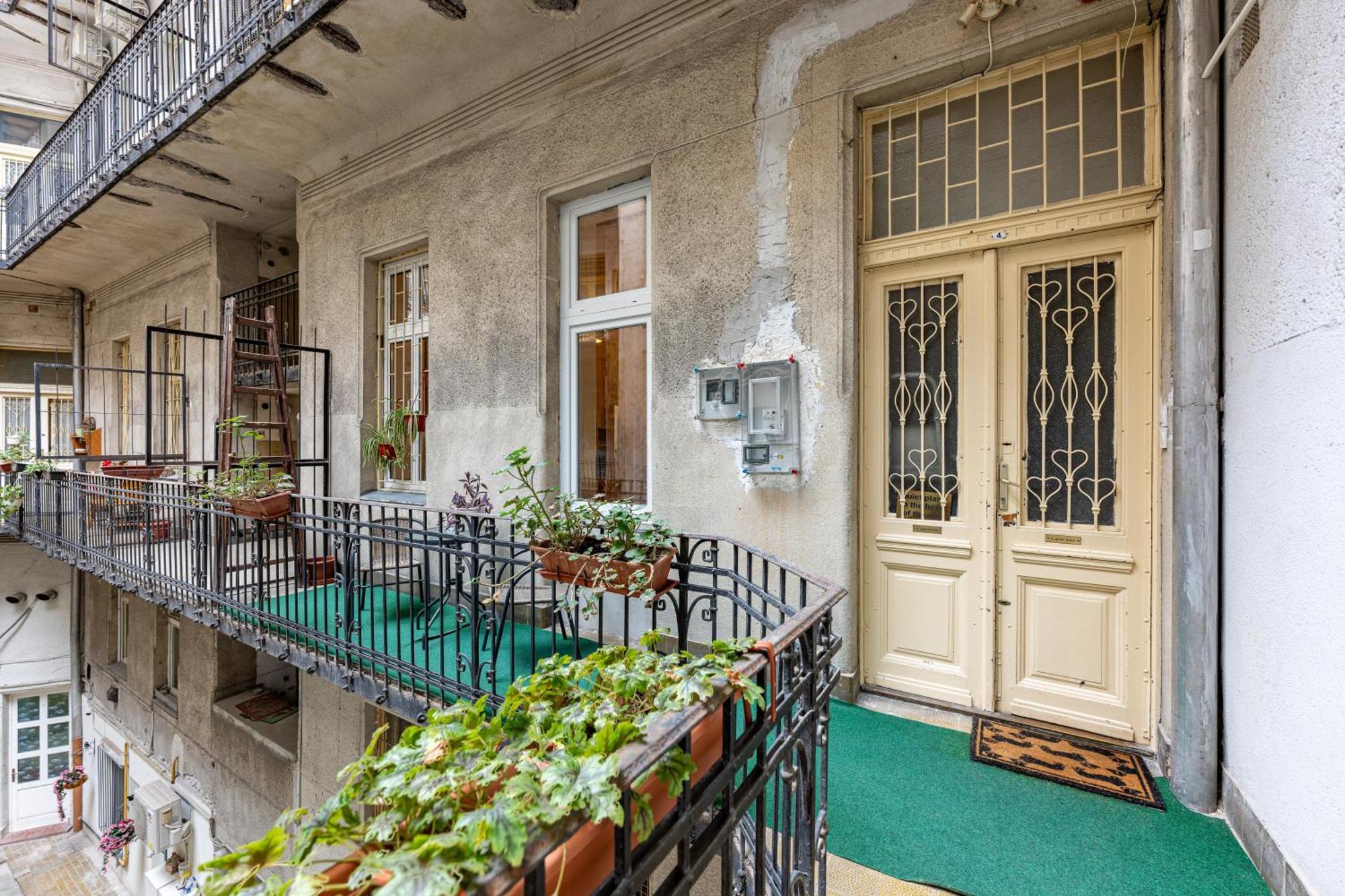 A Quiet Studio In The Heart Of The City Budapest Extérieur photo